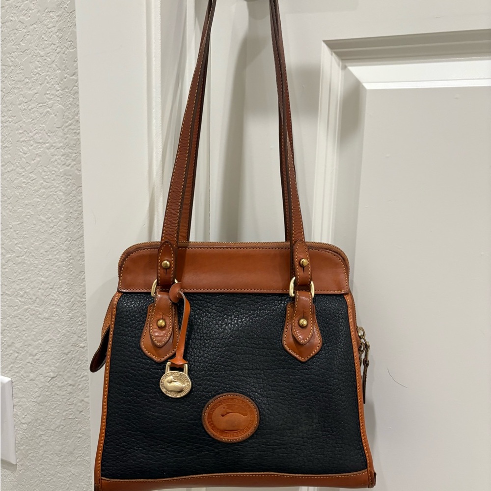 Dooney & Bourke Vintage AWL Zip-Top Shopper Shoulder Bag – Black & Tan